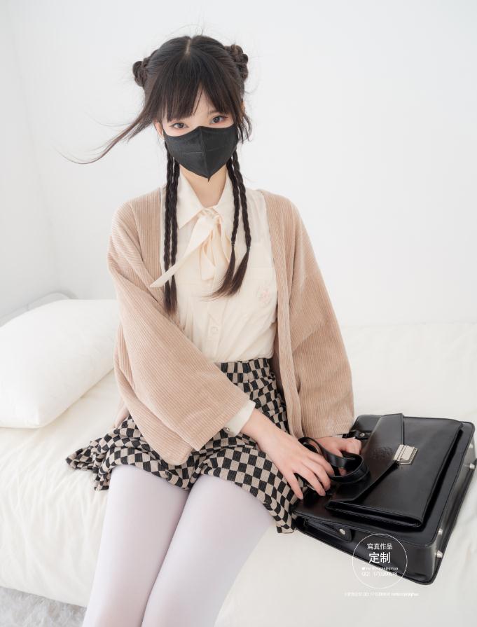 [紧急企划] EX-007 见希w 民国制服 白丝 [88P1V-3.45GB]插图